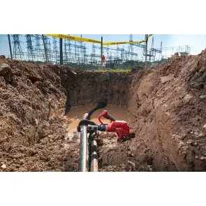 Кабелеріз гідравлічний підземний акумуляторний з пультом д/к MILWAUKEE, M18 HCC75R-502C (зарядний пристрій M12-18 FC, 2 акумулят №12