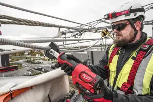 Кабелеріз гідравлічний акумуляторний MILWAUKEE, M18 ONEHCC-201C FSW (зарядний пристрій М12-18 С, 1 акумулятор М18 В2 2Аг, кліщі №5