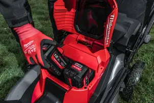 Газонокосарка акумуляторна безщіткова самохідна MILWAUKEE, M18 F2LM53-122 (2х18В), 53см (зарядний пристрій M18 DBSC, 2 акумулято №6