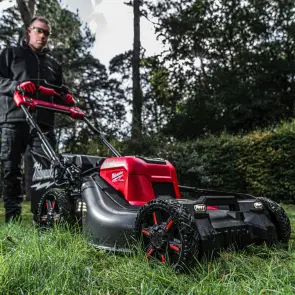 Газонокосарка акумуляторна безщіткова самохідна MILWAUKEE, M18 F2LM53-122 (2х18В), 53см (зарядний пристрій M18 DBSC, 2 акумулято №7