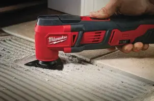 Інструмент багатофунціональний акумуляторний MILWAUKEE, M18 BMT-421C (зарядний пристрій V12-18 C, 1 акумулятор М18 В2 2Аг, 1 аку №13