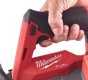 Пила ленточная аккумуляторная бесщеточная MILWAUKEE, M12 FBS64-402C, 64мм (зарядное устройство С12 С, 2 аккумулятора М12 В4 4Ач, поло №5