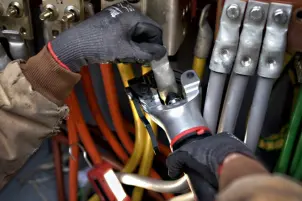 Обтискач гідравлічний безматрічний акумуляторний для кабелів MILWAUKEE, M18 HDCT-0C (каркас, кейс) №6