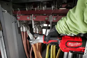 Обтискач гідравлічний акумуляторний для кабелів MILWAUKEE, M18 HDCT-202C (зарядний пристрій М12-18 С, 2 акумулятори М18 В2 2Аг, №6