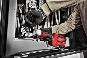 Обтискач гідравлічний акумуляторний для кабелів MILWAUKEE, M18 HDCT-202C (зарядний пристрій М12-18 С, 2 акумулятори М18 В2 2Аг, №8