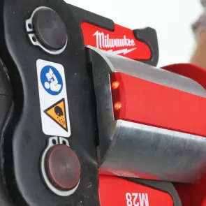 Обтискач гідравлійчний акумуляторний для труб MILWAUKEE, M18 BLHPT-202C (зарядний пристрій M12-18 C, 2 акумулятори М18 В2 2Аг, к №5