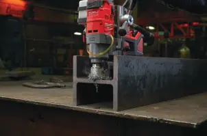 Дриль на магнітній станині безщітковий акумуляторний MILWAUKEE, M18 FMDP-502C (зарядний пристрій М12-18 FC, 2 акумулятори М18 В5 №12