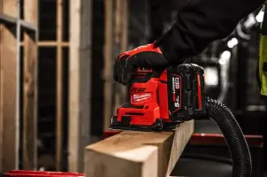 Шліфмашина вібраційна акумуляторна MILWAUKEE, M18 BQSS-502B, 113х104мм (зарядний пристрій М12-18 С, 2 акумулятори М18 В5 5Аг, су №9