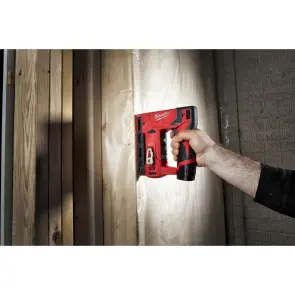 Степлер акумуляторний MILWAUKEE, M12 BST-202X (зарядний пристрій С12 С, 2 акумулятори М12 В2 2Аг, кліпса для ременя, HD кейс) №7