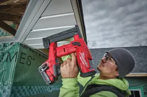 Степлер скобозабивний акумуляторний завужений безщітковий MILWAUKEE, M18 FNCS18GS-202X, скоба 9,5-38мм (зарядний пристрій M12-18 №5