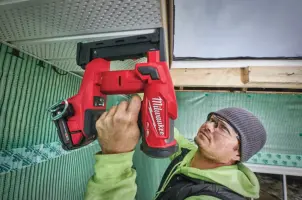 Степлер скобозабивний акумуляторний завужений безщітковий MILWAUKEE, M18 FNCS18GS-202X, скоба 9,5-38мм (зарядний пристрій M12-18 №7