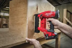 Степлер скобозабивний акумуляторний завужений безщітковий MILWAUKEE, M18 FNCS18GS-202X, скоба 9,5-38мм (зарядний пристрій M12-18 №8