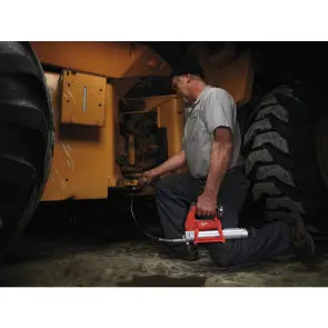 Шприц для смазки аккумуляторный MILWAUKEE, M12 GG-401B (зарядное устройство, 1 аккумулятор М12 В4 4Ач, алюминиевая туба, сумка) №9