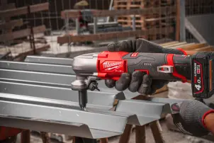 Ножницы высокие по металлу аккумуляторные бесщеточные MILWAUKEE, M12 FNB16-0 (каркас, пылесборник, картонная упаковка) №6