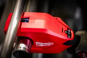Труборез аккумуляторный по нержавеющей стали MILWAUKEE, M12 PCSS54-402C, до 54мм (зарядное устройство С12 С, 2 аккумулятора М12 В4 4 №6