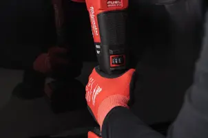 Машина полірувальна ексцентрикова акумуляторна безщіткова MILWAUKEE, M18 FROP15-502X, діаметр 125мм (зарядний.пристрій М12-18 FC №7