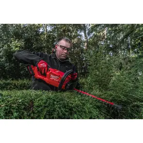 Кущоріз акумуляторний безщітковий MILWAUKEE, M18 FHT45-802, лезо 45см (зарядний пристрій M12-18 FC, 2 акумулятори М18 НВ8 8Аг, к №8