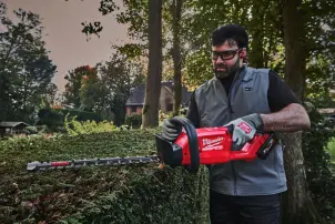 Кущоріз акумуляторний безщітковий MILWAUKEE, M18 FHET45-802, лезо 45см (зарядний пристрій M12-18 FC, 2 акумулятори М18 НВ8 8Аг, №8