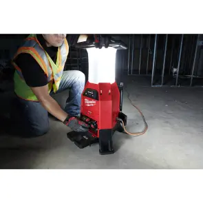 Ліхтар світлодіодний акумуляторний MILWAUKEE, M18 ONESLDP-0, 9000Лм (каркас з зарядним пристроєм) №4