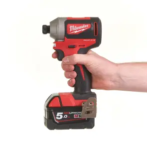 Шуруповерт ударний акумуляторний безщітковий 1/4" HEX MILWAUKEE, M18 CBLID-0, 180Нм (каркас, кліпса для ременя, картонне пакуван №9