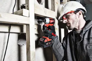 Шуруповерт ударний акумуляторний безщітковий 1/4" HEX MILWAUKEE, M18 CBLID-0, 180Нм (каркас, кліпса для ременя, картонне пакуван №12
