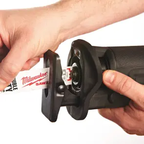 Пила сабельная аккумуляторная MILWAUKEE, M18 BSX-402C (зарядное устройство М12-18 С, 2 аккумулятора М18 В4 4Ач, холст, кейс) №8