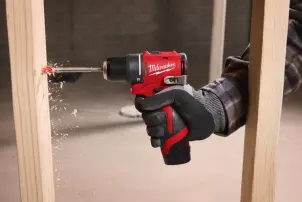 Дрель-шуруповерт аккумуляторный MILWAUKEE M12 BLDDRC-402C, 40Нм (зарядное устройство С12, 2 аккумулятора М12 В4 4Ач, клипса для реме №7