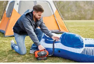 Компресор автомобільний акумуляторний BLACK+DECKER BDCINF18N №6