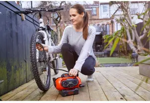 Компресор автомобільний акумуляторний BLACK+DECKER BDCINF18N №11