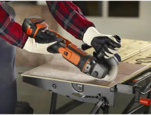 Шлифмашина угловая - болгарка аккумуляторная BLACK+DECKER BCG720M1 №7