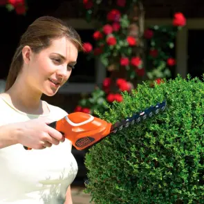 Кусторез-ножницы аккумуляторные BLACK+DECKER GSL700KIT №7