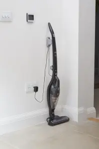 Пилосос акумуляторний (електровіник) BLACK+DECKER SVB620JW №6