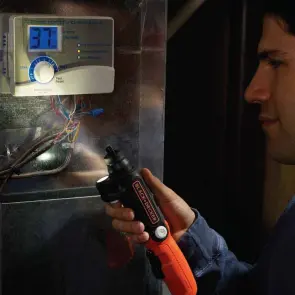Отвертка аккумуляторная BLACK+DECKER BDCSFL20C №6