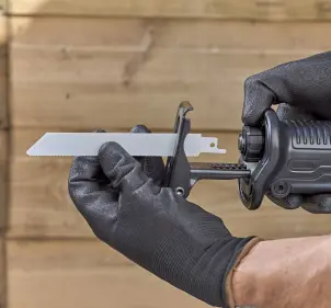 Пила шабельна мережева BLACK+DECKER BES301K №9