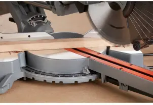 Пила торцювальна мережева BLACK+DECKER BES700 №6