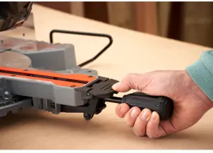 Пила торцювальна мережева BLACK+DECKER BES701 №11