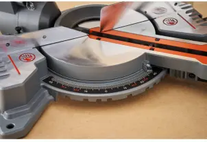 Пила торцювальна мережева BLACK+DECKER BES701 №12