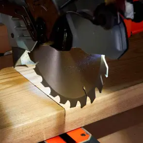 Пила торцювальна мережева BLACK+DECKER BES702 №6