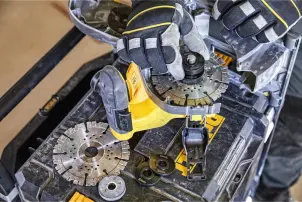 Штроборез аккумуляторный бесщеточный DeWALT, 54В XR FLEXVOLT Li--ion, диаметр диска 125х22.23 мм, вес 3.7 кг, без аккумулятора и ЗП, TSTAK №18