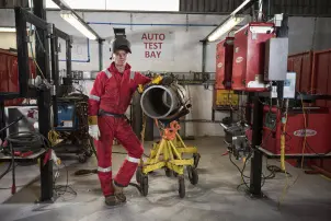 Шліфмашина кутова акумуляторна безщіткова DeWALT, 18 B XR Li-lon, 125 мм, 9000 об/хв, вага 1.74 кг, валіза TSTAK, 3 акумулятора, зарядний пристрій №17