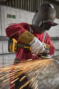 Шліфмашина кутова акумуляторна безщіткова DeWALT, 18 B XR Li-lon, 125 мм, 9000 об/хв, вага 1.74 кг, валіза TSTAK, 3 акумулятора, зарядний пристрій №24