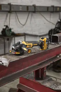 Шліфмашина кутова акумуляторна безщіткова DeWALT, 18 B XR Li-lon, 125 мм, 9000 об/хв, вага 1.74 кг, валіза TSTAK, 3 акумулятора, зарядний пристрій №25
