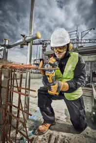 Шліфмашина кутова акумуляторна безщіткова DeWALT, 18 B XR Li-lon, 125 мм, 9000 об/хв, вага 1.74 кг, валіза TSTAK, 3 акумулятора, зарядний пристрій №26