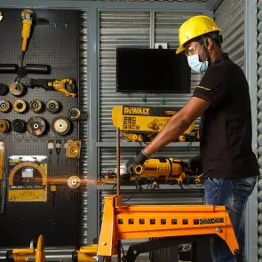 Шлифмашина угловая сетевая DeWALT, 2600 Вт, d = 230 мм, 6500 об / мин, вес 5.86 кг №14
