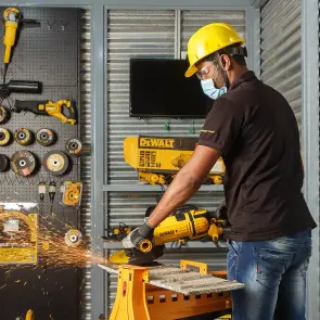 Шлифмашина угловая сетевая DeWALT, 2600 Вт, d = 230 мм, 6500 об / мин, вес 5.86 кг №15
