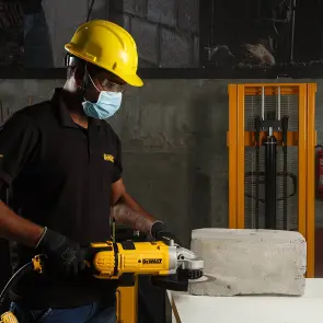 Шлифмашина угловая сетевая DeWALT, 2600 Вт, d = 230 мм, 6500 об / мин, вес 5.86 кг №16