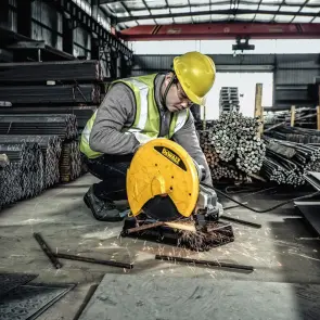 Пила монтажная сетевая DeWALT, мощность 2300 Вт, диск 355 мм, максимальное число оборотов 4000 об / мин, вес 15.5 кг, ключ №16