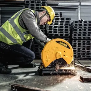 Пила монтажная сетевая DeWALT, мощность 2300 Вт, диск 355 мм, максимальное число оборотов 4000 об / мин, вес 15.5 кг, ключ №17