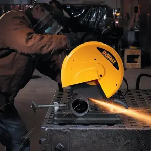 Пила монтажная сетевая DeWALT, мощность 2300 Вт, диск 355 мм, максимальное число оборотов 4000 об / мин, вес 15.5 кг, ключ №18