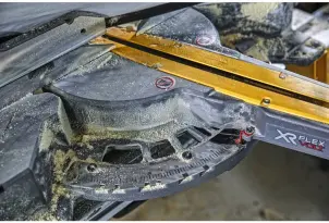 Пила торцовочная аккумуляторная бесщёточная DeWALT DCS727N №17